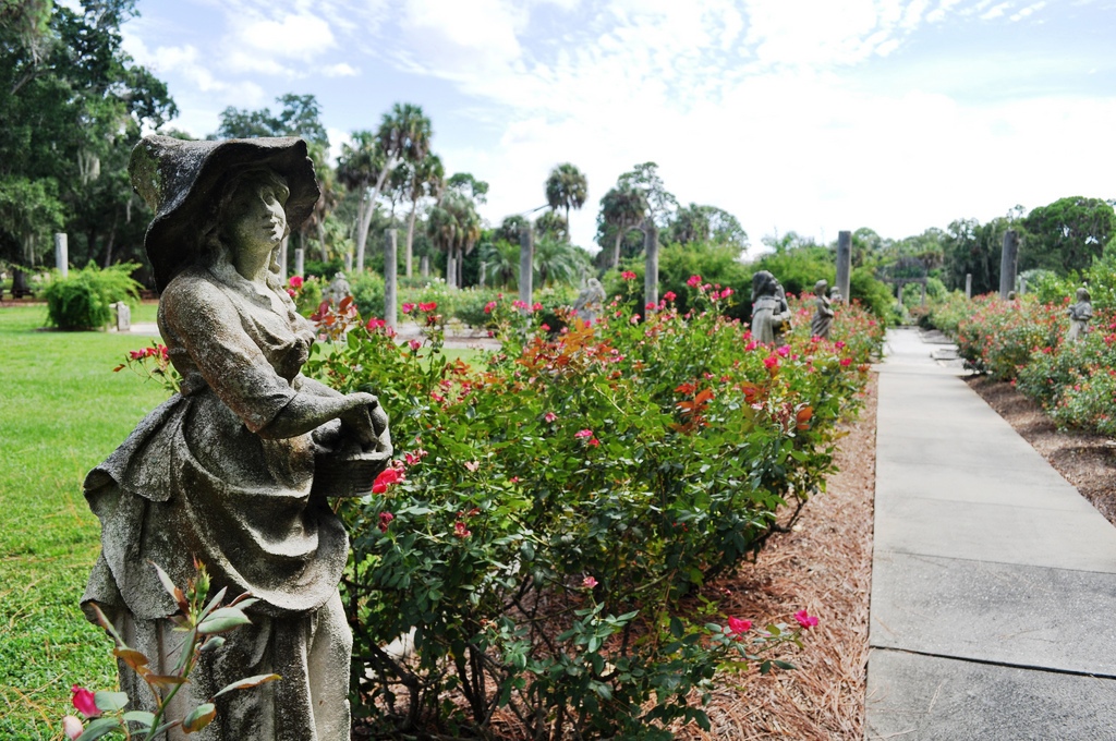 Propose in the John & Mable Ringling Museum of Art's Rose Garden Propose in the John & Mable Ringling Museum of Art's Rose Garden
